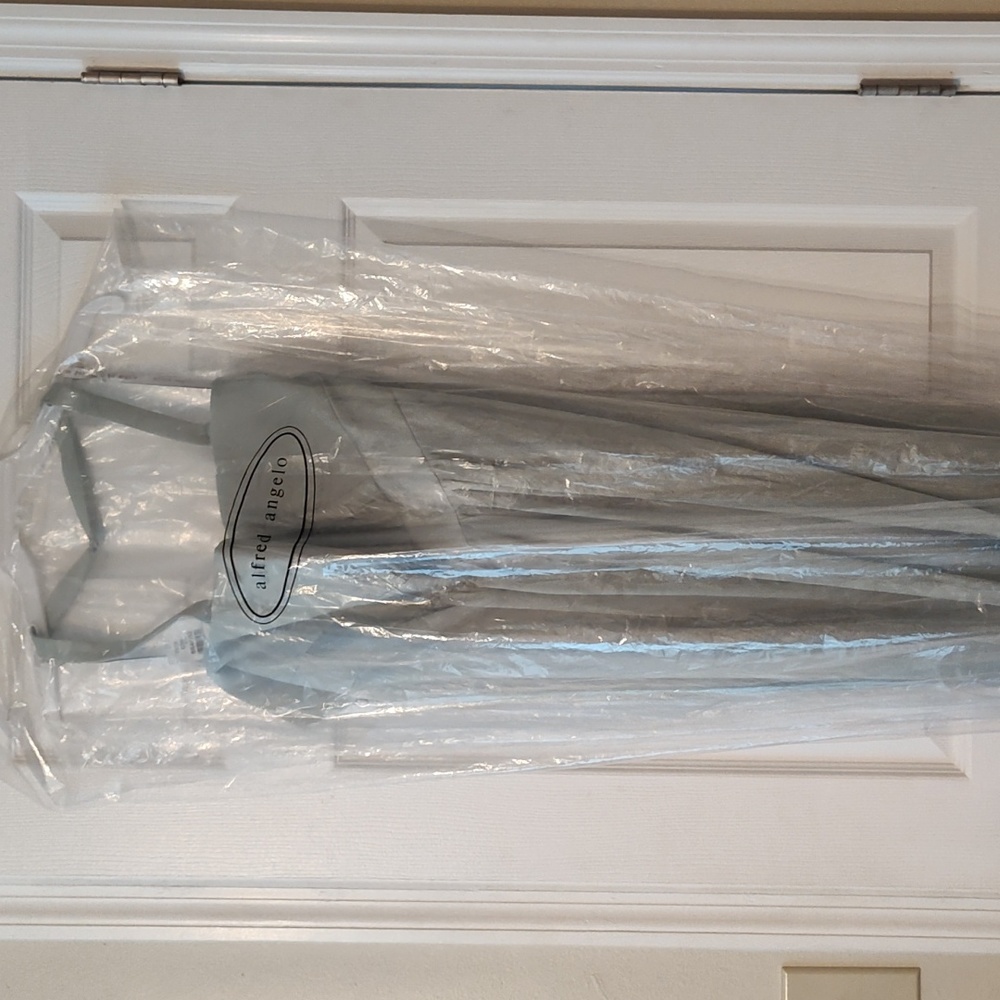Alfred Angelo Viola Sage Green Bridesmaid/Prom Dress NWT Size 16 Halter Top - Picture 8 of 9